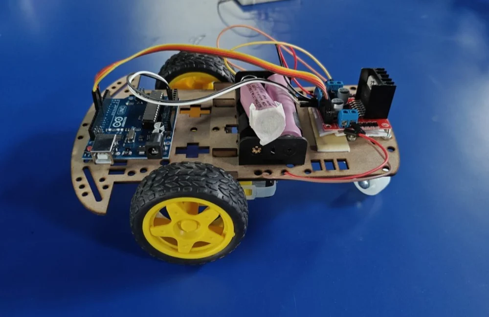 Basic 2WD Smart Robot Car Chassis Kit with Arduino UNO & Breadboard 